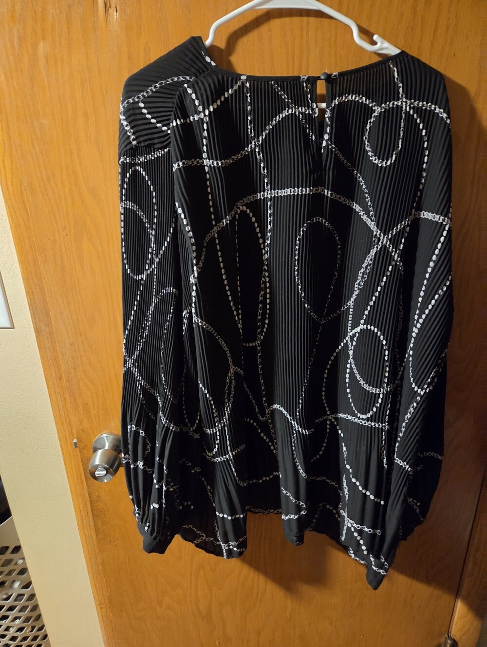 Como Blu Black & White Pleated Top